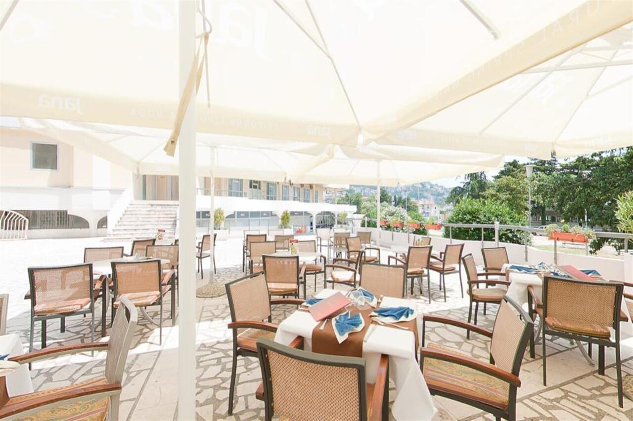 Hotel Lighthouse Igalo Ngoại thất bức ảnh