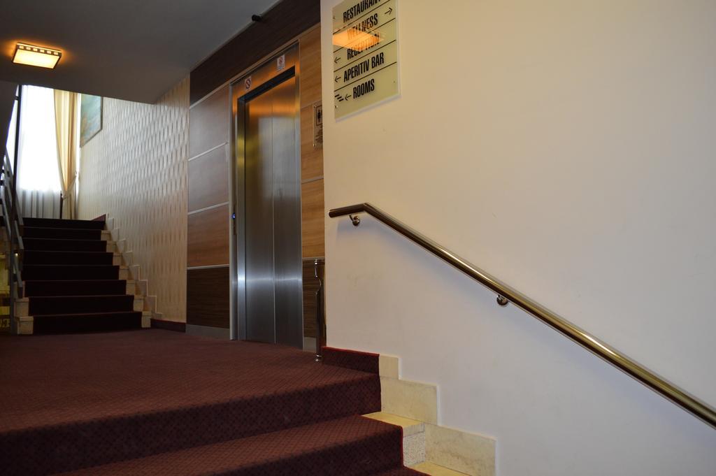 Hotel Lighthouse Igalo Ngoại thất bức ảnh