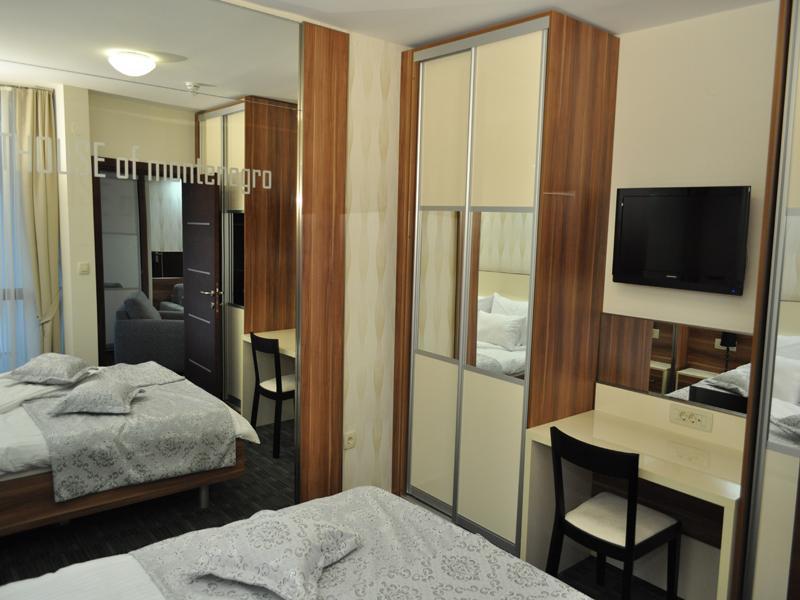 Hotel Lighthouse Igalo Ngoại thất bức ảnh