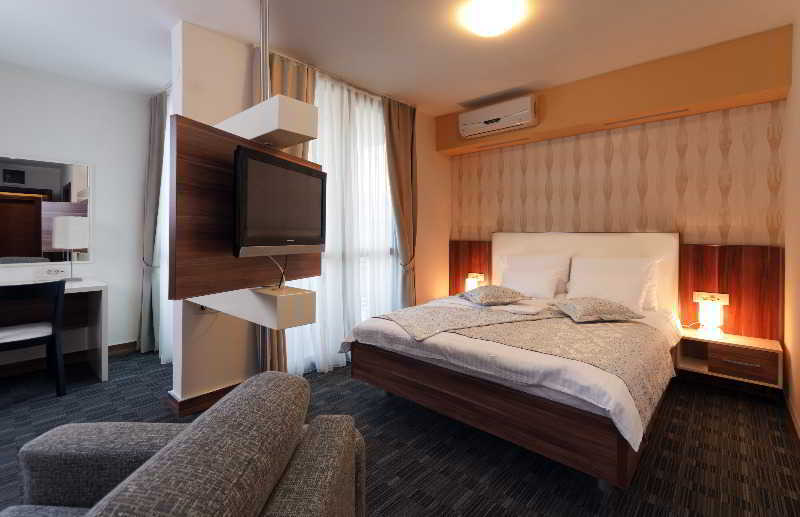 Hotel Lighthouse Igalo Ngoại thất bức ảnh